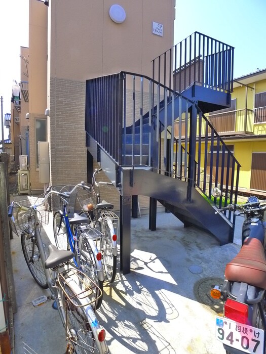 物件外観写真2　(駐輪場)