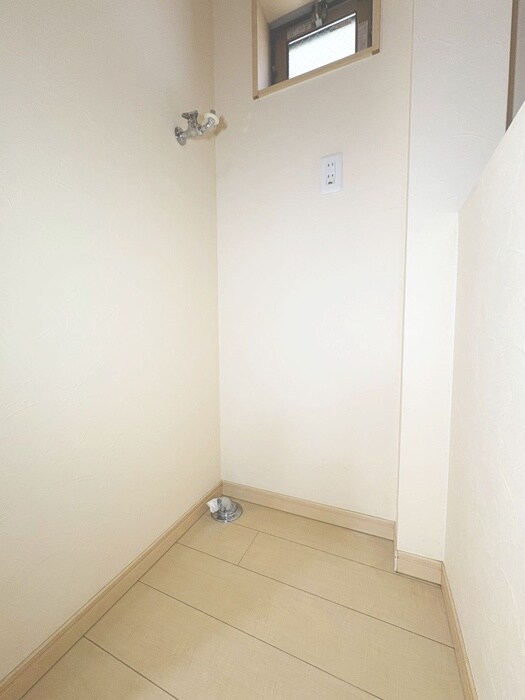 物件内観写真11　(洗濯機置場)