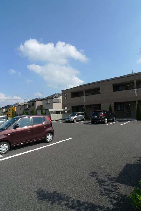 物件外観写真3　(駐車場)