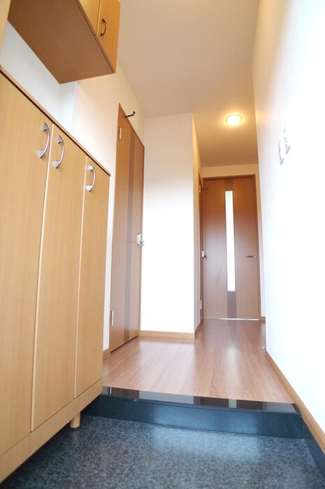 物件内観写真7　(玄関)