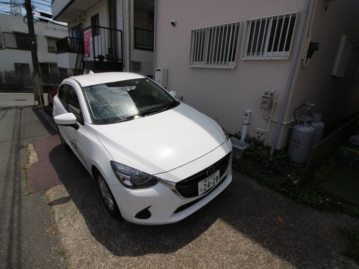 物件外観写真3　(駐車場)