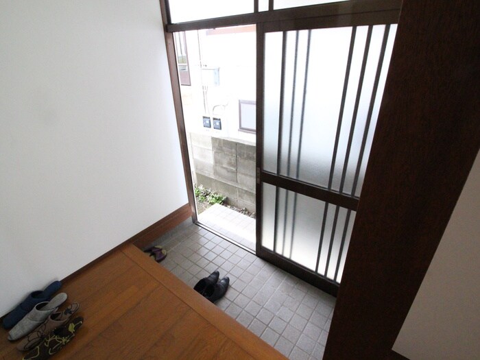 物件内観写真13　(玄関)