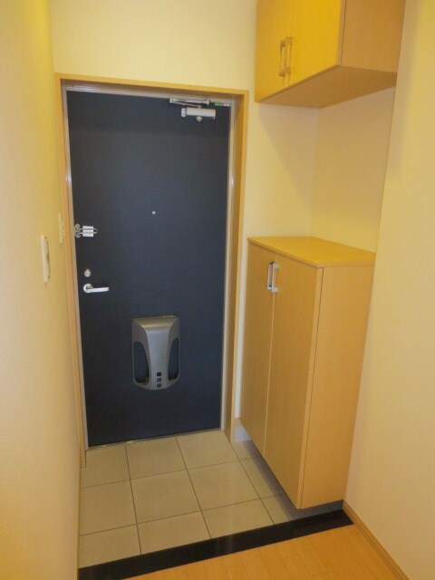 物件内観写真12　(玄関)