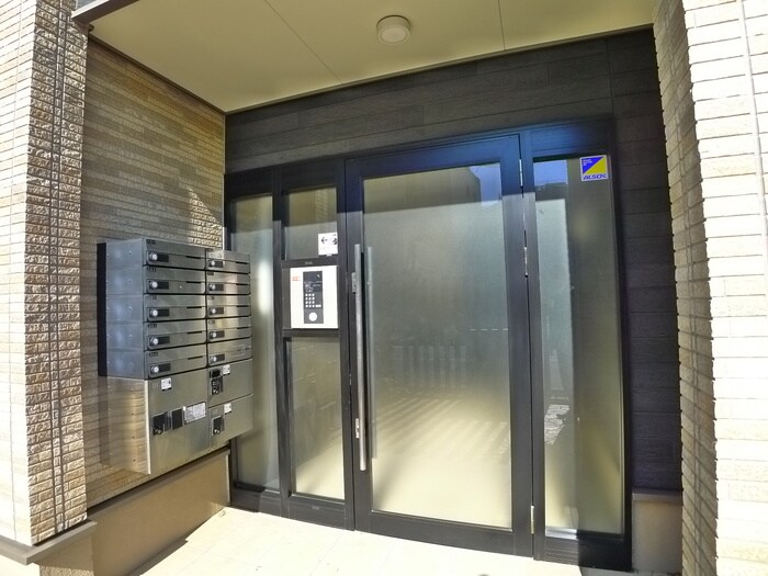 物件外観写真3　(エントランス部分)