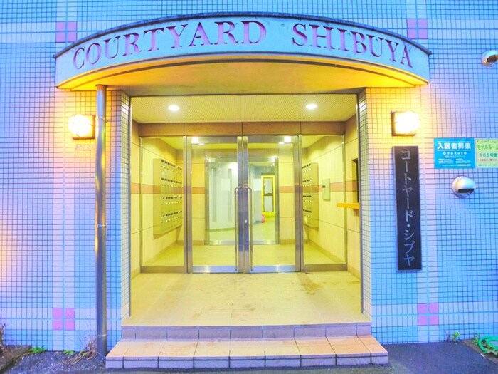 物件外観写真2　(エントランス部分)