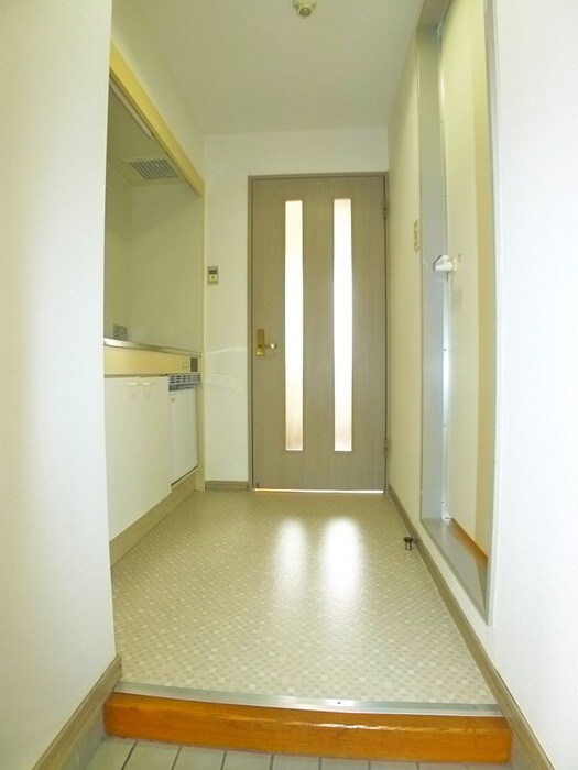 物件内観写真16　(玄関)