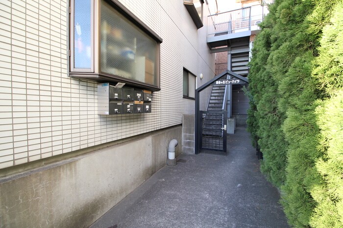 物件外観写真2　(エントランス部分)