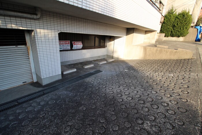 物件外観写真3　(駐車場)