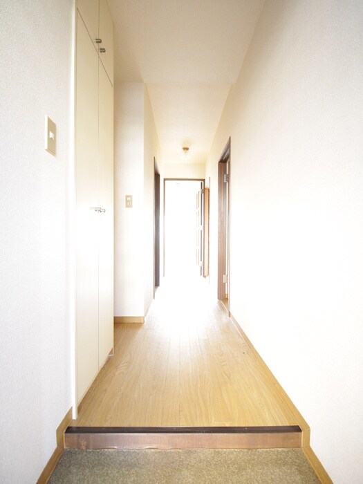 物件内観写真10　(玄関)