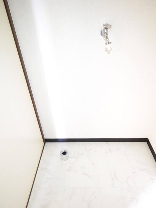 物件内観写真14　(洗濯機置場)