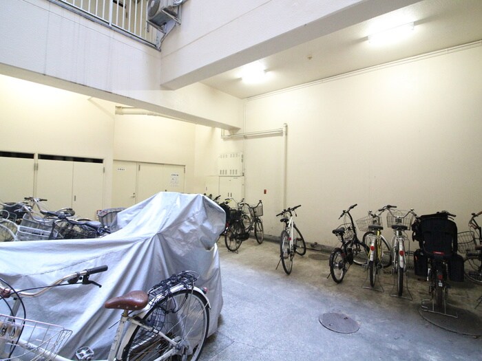 物件外観写真6　(駐輪場)