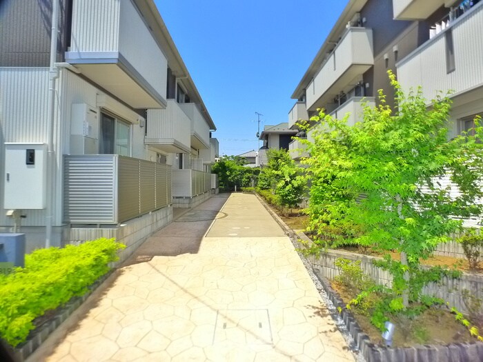 物件外観写真2　(エントランス部分)