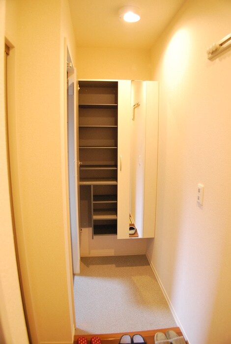 物件内観写真7　(玄関)