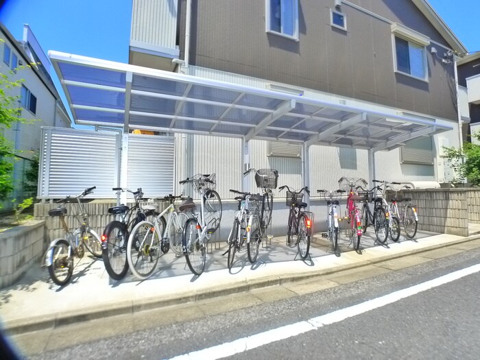 物件外観写真4　(駐輪場)