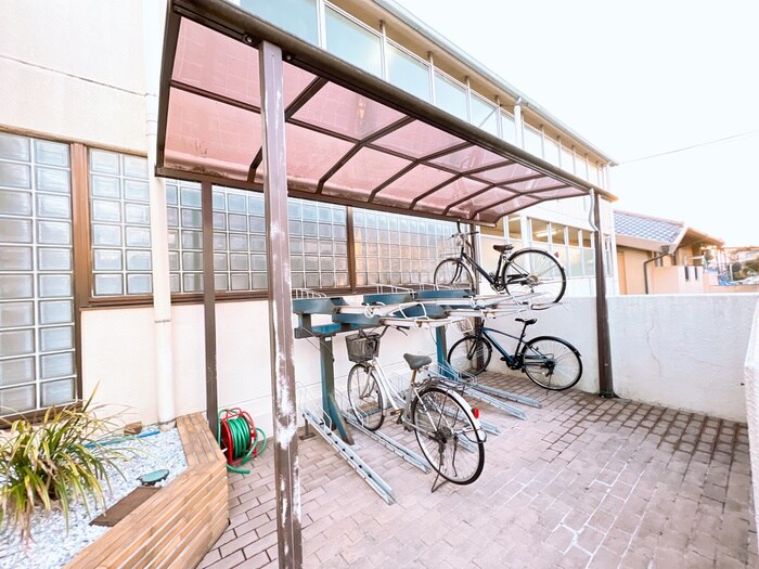 物件外観写真5　(駐輪場)