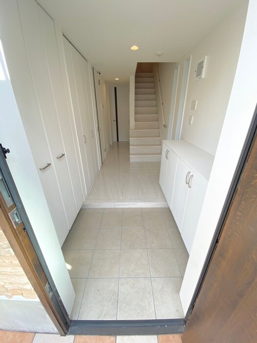 物件内観写真14　(玄関)