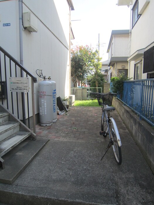 物件外観写真2　(エントランス部分)