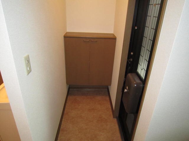 物件内観写真12　(玄関)