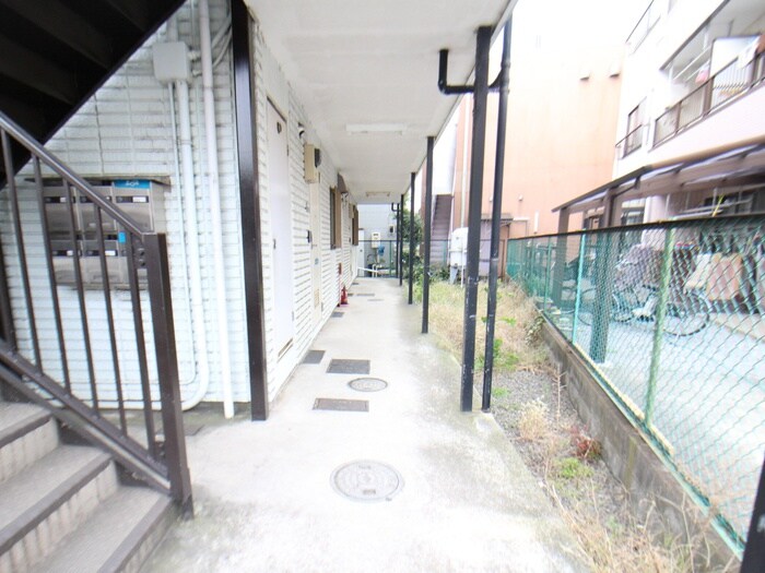 物件外観写真3　(エントランス部分)