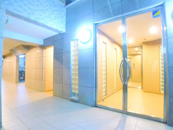 物件外観写真3　(エントランス部分)