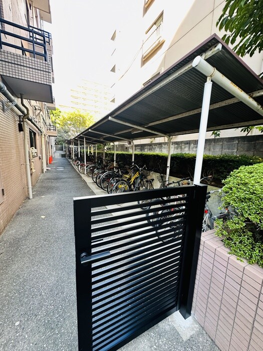 物件外観写真4　(駐輪場)