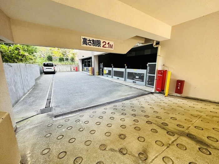 物件外観写真5　(駐車場)