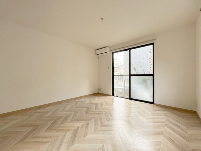 物件内観写真7　(室内からの展望)