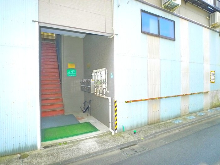 物件外観写真4　(エントランス部分)