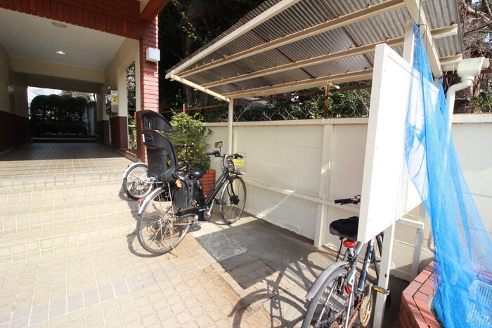 物件外観写真4　(駐輪場)