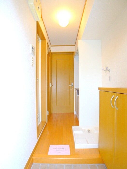 物件内観写真7　(玄関)