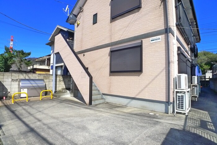 物件外観写真5　(駐車場)