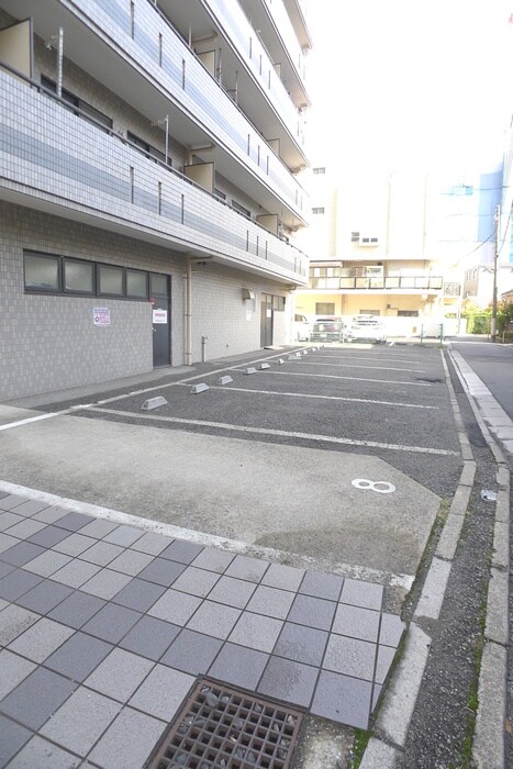 物件外観写真3　(駐車場)