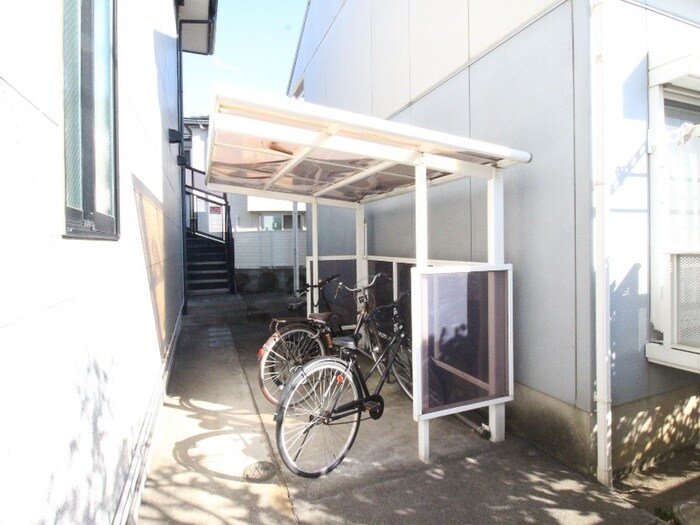 物件外観写真2　(駐輪場)