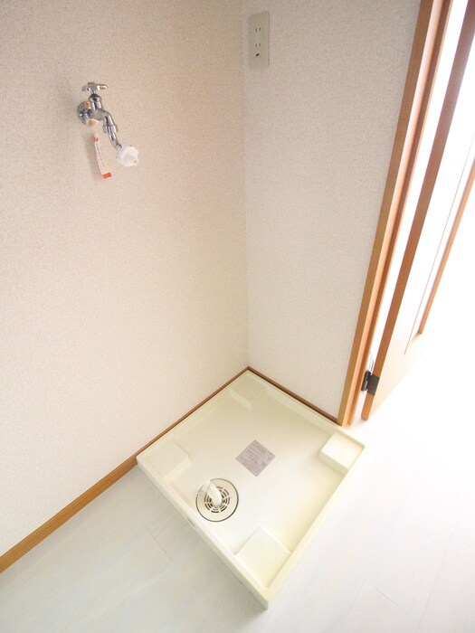 物件内観写真11　(洗濯機置場)