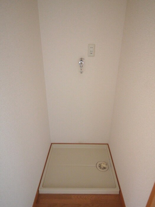 物件内観写真14　(洗濯機置場)