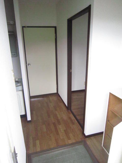 物件内観写真5　(玄関)