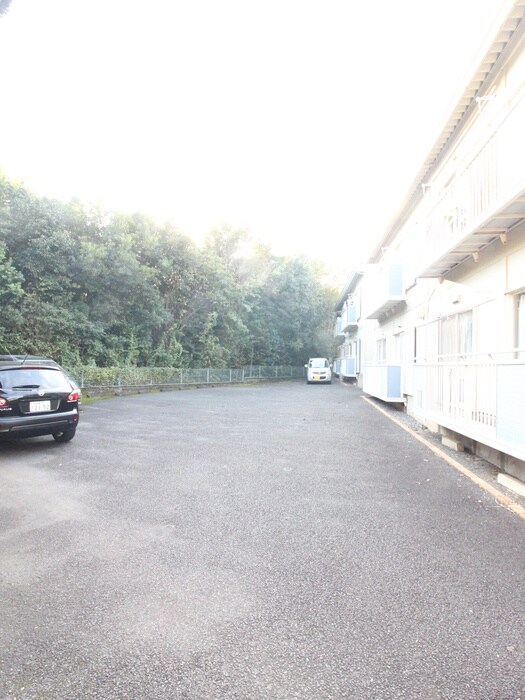 物件外観写真4　(駐車場)