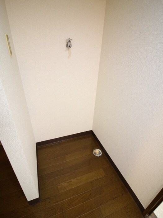 物件内観写真14　(洗濯機置場)