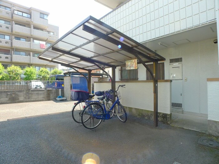 物件外観写真5　(駐輪場)