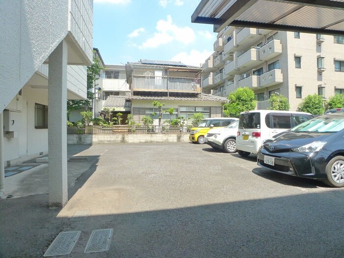 物件外観写真6　(駐車場)