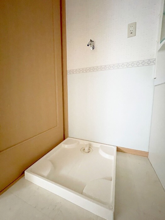 物件内観写真15　(洗濯機置場)