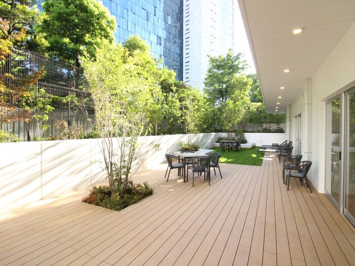 物件外観写真5　(エントランス部分)