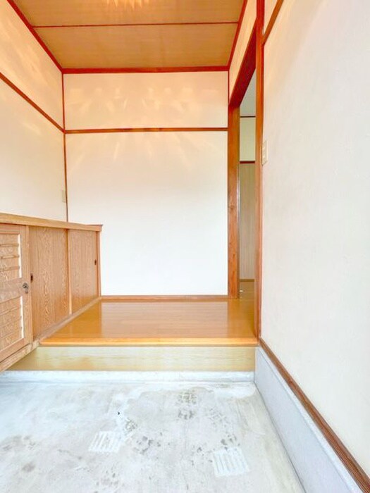 物件内観写真5　(玄関)