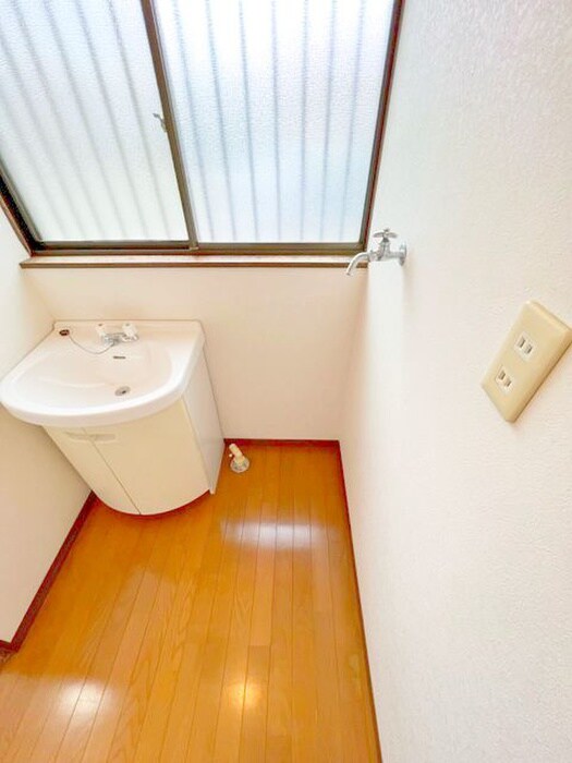 物件内観写真16　(洗濯機置場)