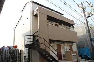 アザ－レランド前外観写真