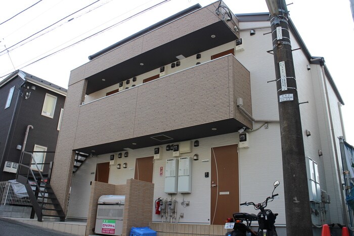 物件外観写真2　(エントランス部分)