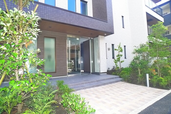 物件外観写真3　(エントランス部分)