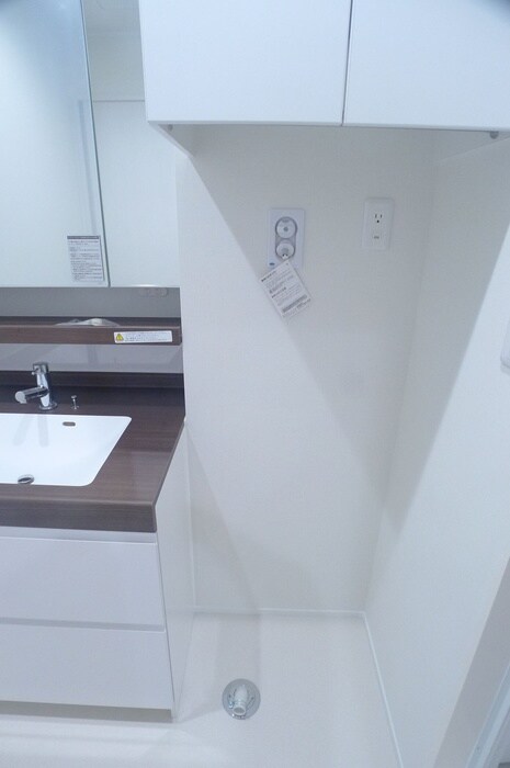 物件内観写真14　(洗濯機置場)