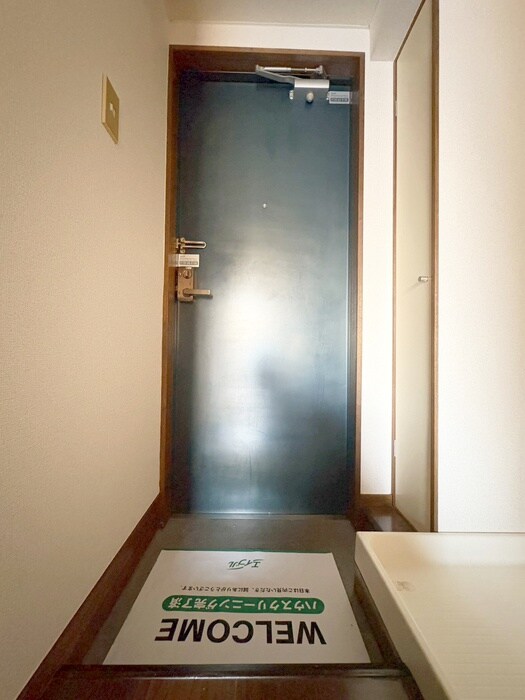 物件内観写真13　(玄関)