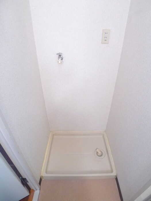 物件内観写真13　(洗濯機置場)